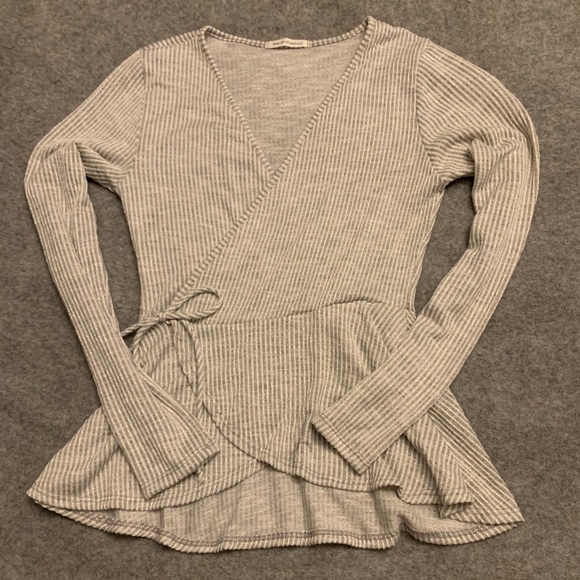 Cute Crossover Style with Decorative Tie - Picture 1 of 8